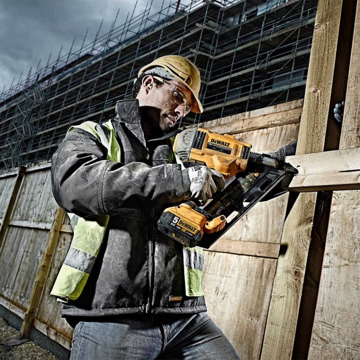 Аккумуляторный нейлер DeWalt DCN692P2