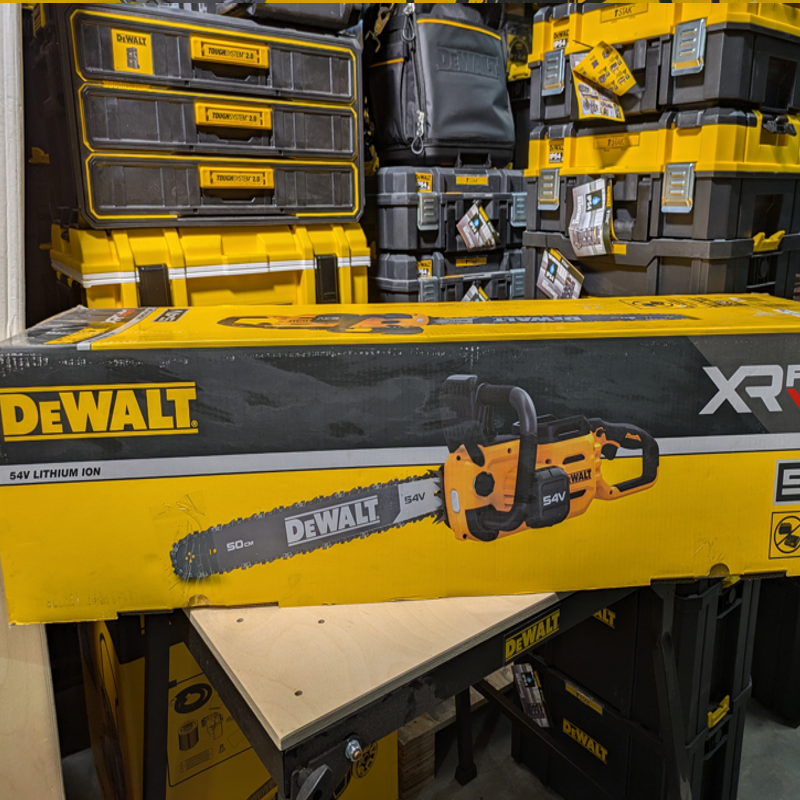 Аккумуляторная цепная пила DeWalt DCMCS 575N