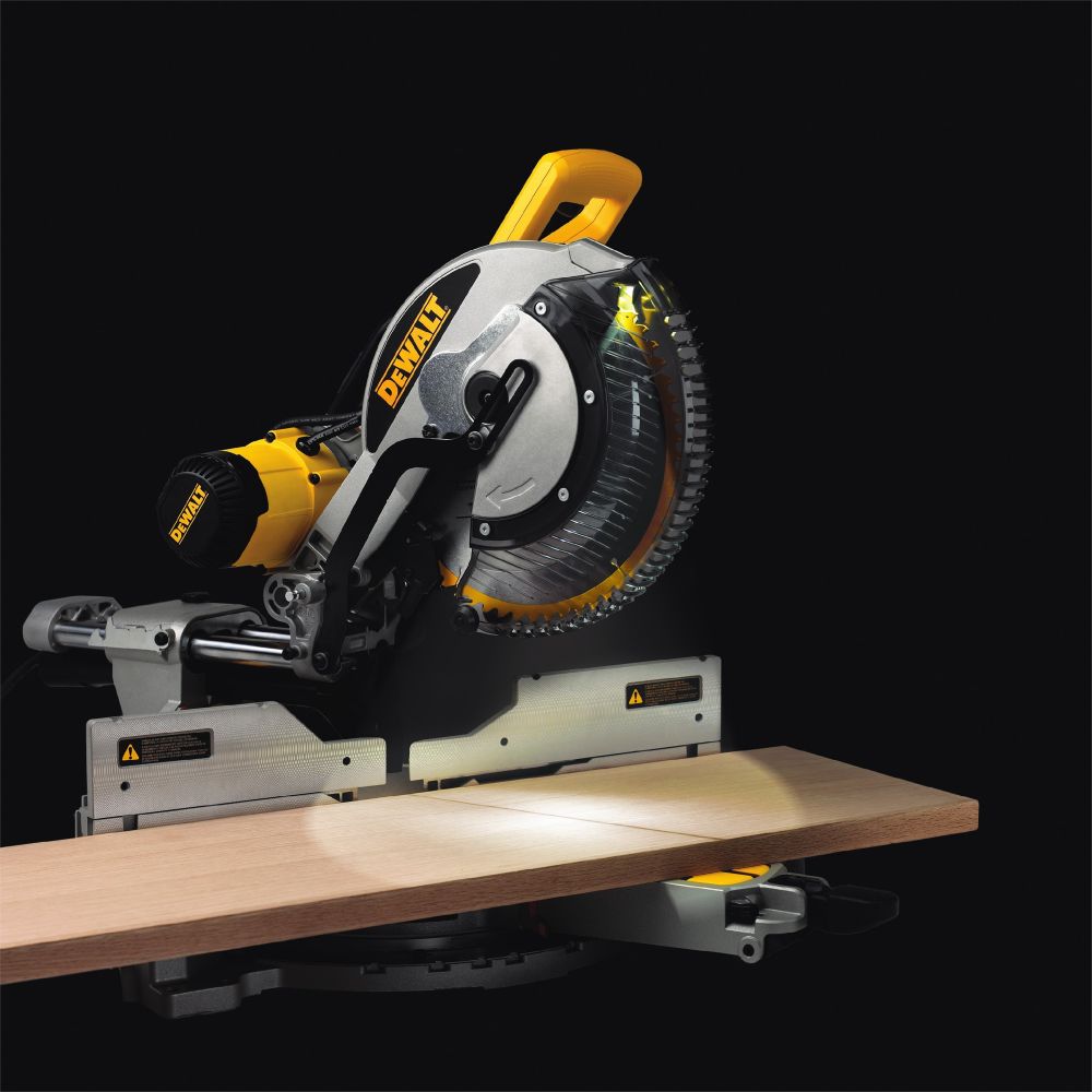 Торцовочная пила DeWalt DWS780