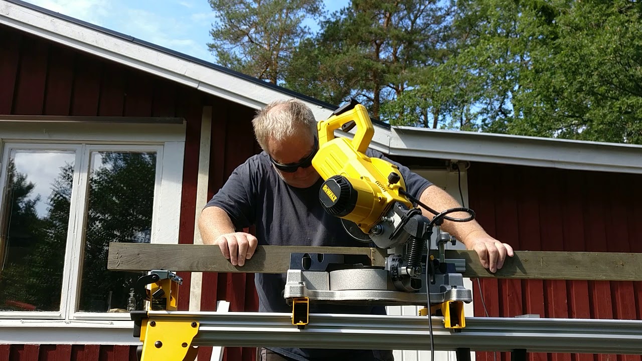 Универсальная подставка для торцовочных пил DeWalt