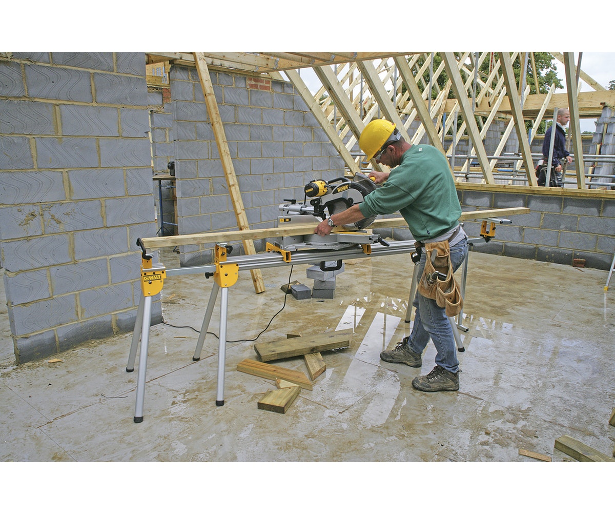 Универсальная подставка для торцовочных пил DeWalt