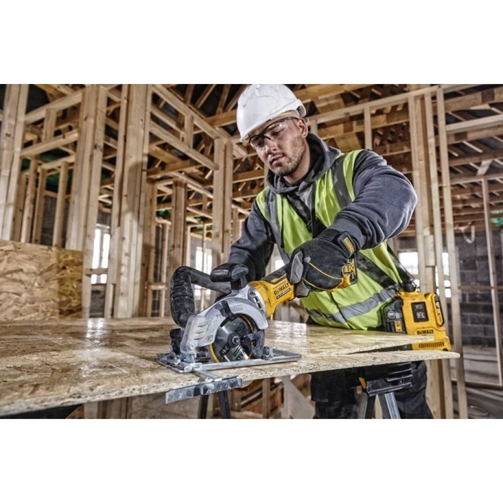 Аккумуляторная дисковая пила DeWalt DCS571E1T в кейсе