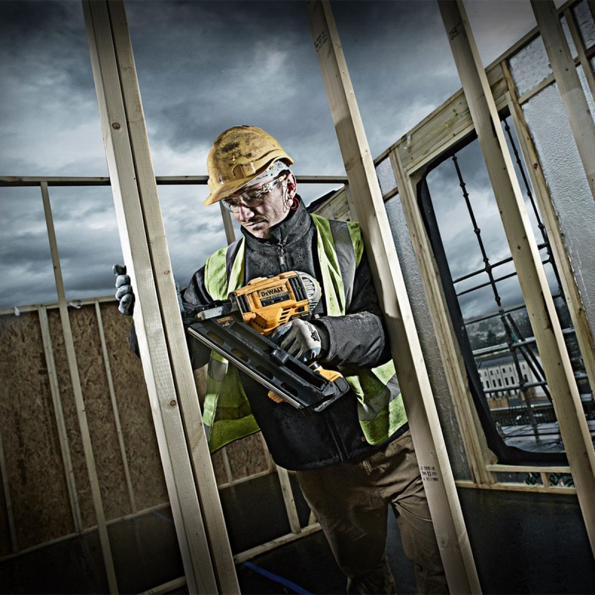 Аккумуляторный нейлер DeWalt DCN692P2