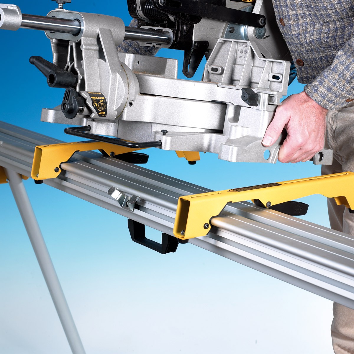 Универсальная подставка для торцовочных пил DeWalt